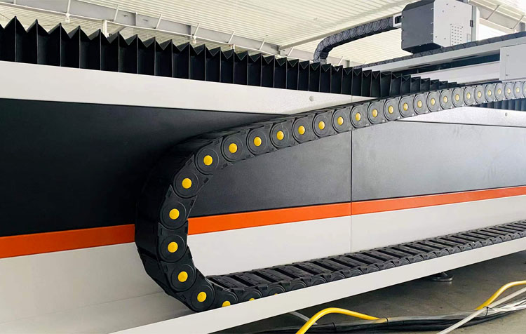 3015 Faserlaser-Schneidemaschine zum Hochgeschwindigkeitsschneiden von 1-6 mm Metallmaterialien