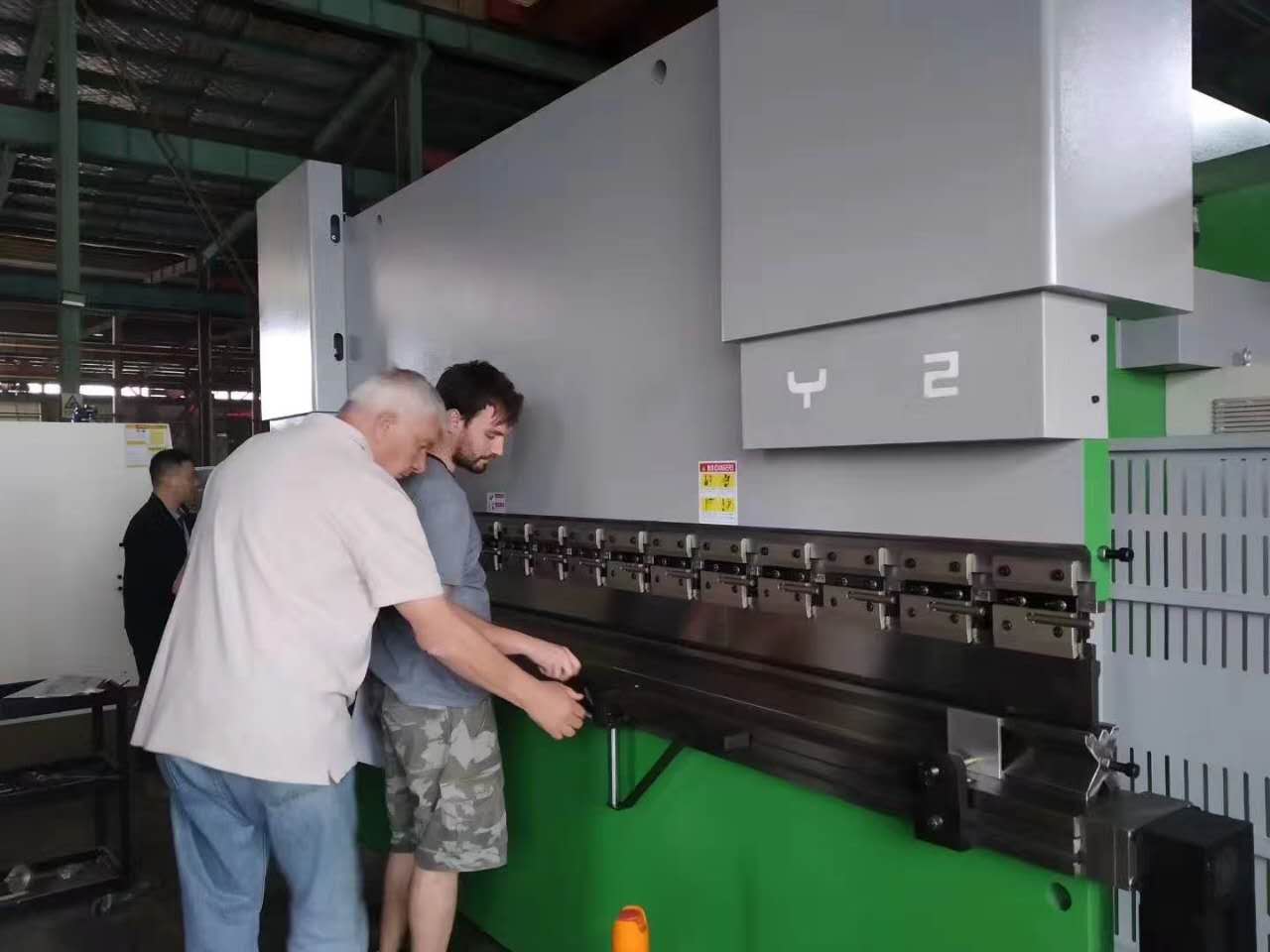 63-Tonnen-Metallstahlblech-Biegemaschine Cnc Hydraulische Abkantpresse für die Metallbearbeitung