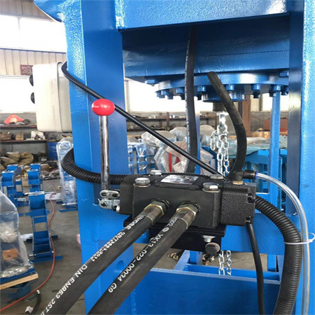 Kundenspezifische Dienstleistungen unterstützen Hydraulische 100-Tonnen-Pressmaschine mit vier Säulen und vier Balken und Förderband