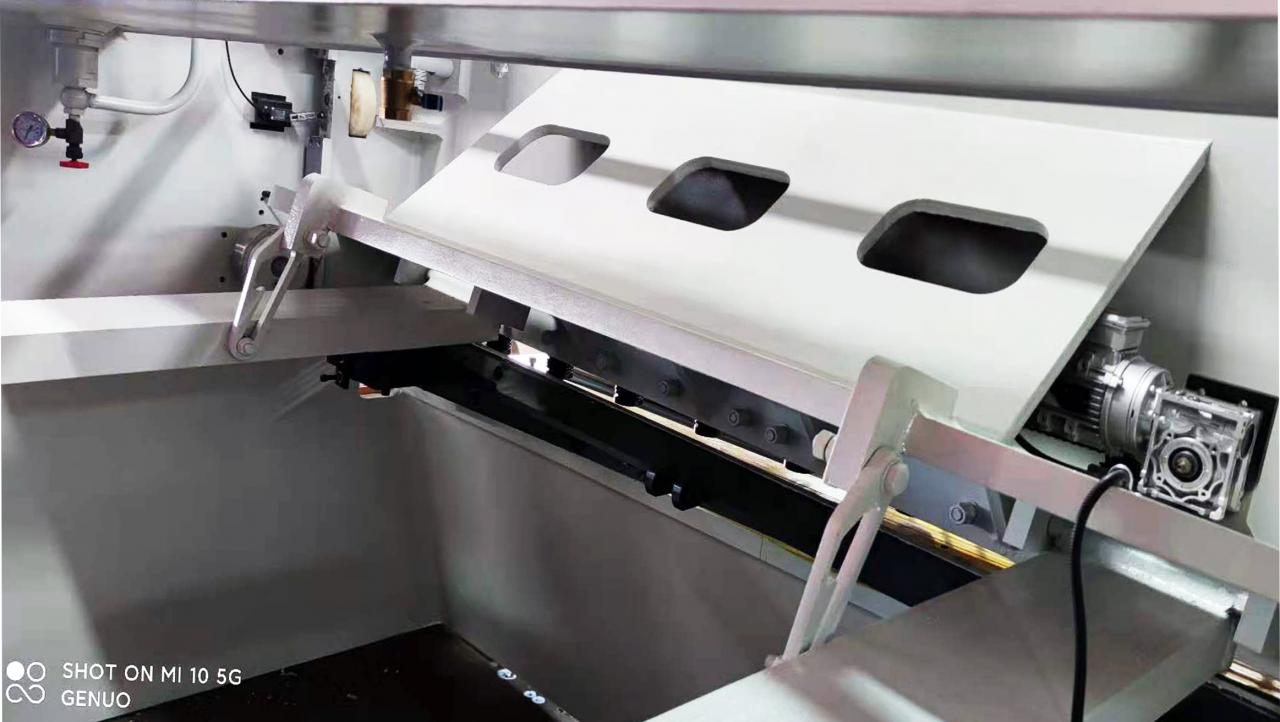Qc11k Hydraulische Schermaschine und Guillotine-Schermaschine zum Blechschneiden